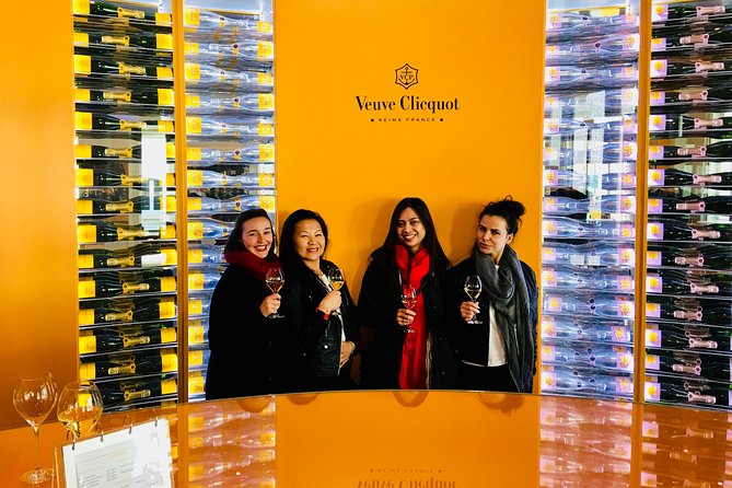 Reims or Epernay: Full day Veuve Clicquot family grower & lunch - Epernay Champagne Avenue: quick orientation with photo-friendly payoff