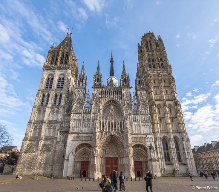 Rouen: Guided Tour of the Historic Center - Gros-Horloge and the courthouse area: clockwork city life in a Renaissance frame