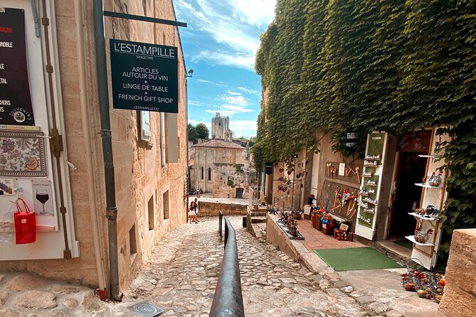 Saint-Emilion Afternoon Wine Tour - 2 Wineries & delicacies - Stop 2 in a family-run winery: apéritif with cheeses and cured meats