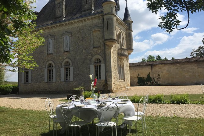 Saint-Emilion Small-Group Electric Bike Wine Tour Tastings & Lunch from Bordeaux - Wandering Saint-Émilion’s medieval UNESCO village