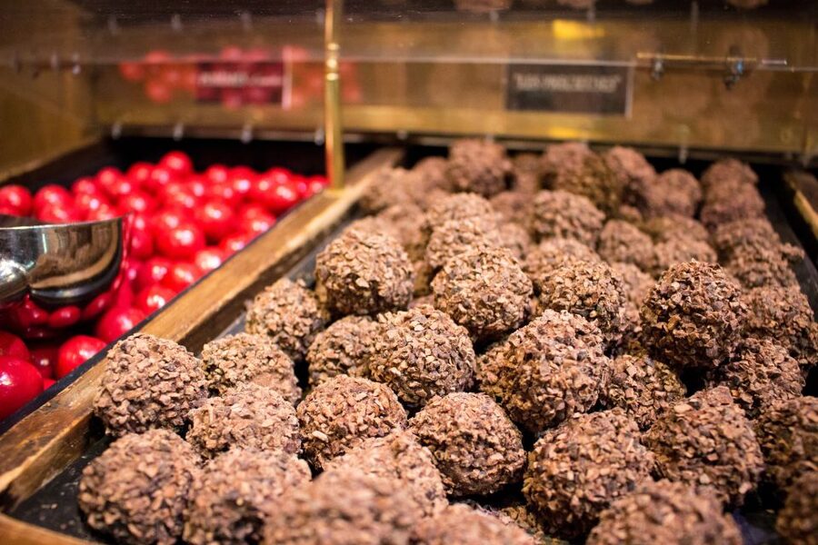 Saint-Germain-des-Prés: Pastry and Chocolate Walking Tour - Key highlights you should care about