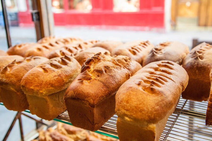 Saint-Germain-des-Prés: Pastry and Chocolate Walking Tour - The guides make the tour: examples like Luis, Karen, and Séverine