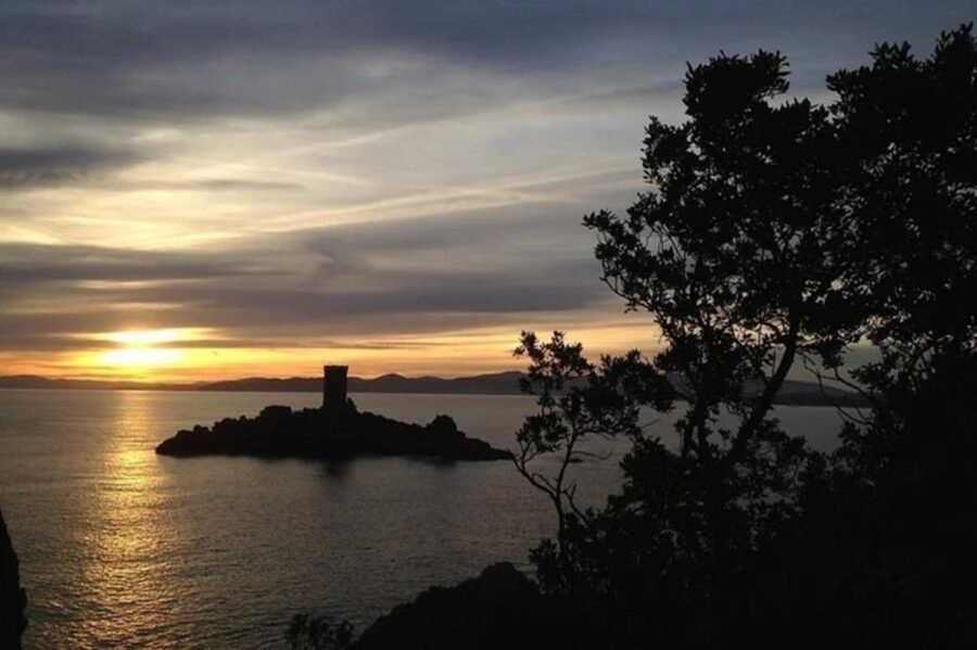 Saint-Raphaël : Sunset Cruise Cape Dramont & Golden Island - Saint-Raphaël, Cap Dramont, and Île dOr: the vibe you’re buying