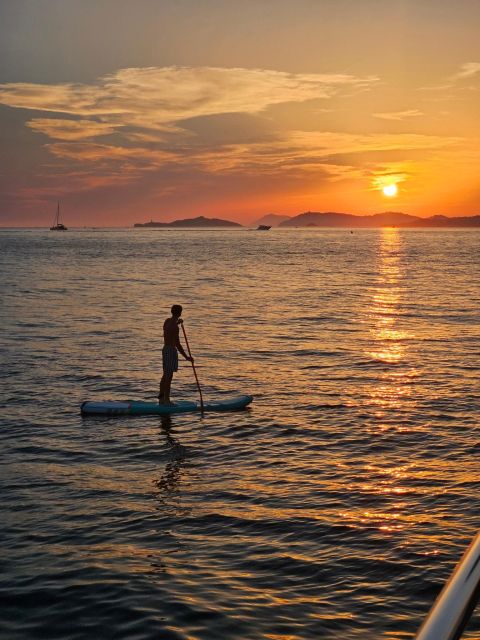 Saint-Raphaël : Sunset Cruise Cape Dramont & Golden Island - What to bring for a smooth sunset evening