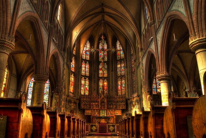 Sainte-Chapelle and Conciergerie Guided Tour with Ticket in Paris - Île de la Cité and the Notre-Dame exterior stop that sets the stage