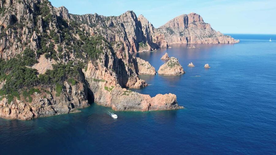 Scandola: Visit the Nature Reserve from Porto (France) - What to bring on a sea trip like this