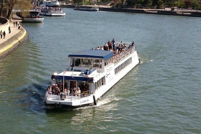 Seine River Cruise and Paris Canals Tour - Entering Canal Saint-Martin: Locks, Footbridges, and Engineering Theater