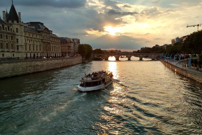 Seine River Cruise & French Crepe Tasting by the Eiffel Tower - Eiffel Tower Sight-Seeing Time: You’ll See It, Not Visit It
