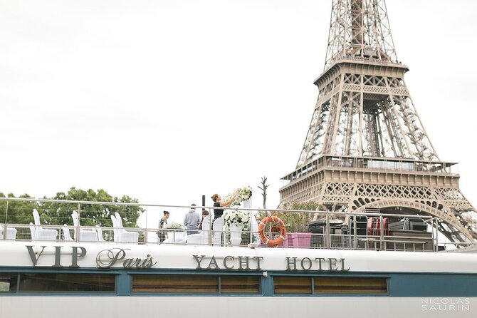 Seine River Dinner Cruise with Live Singer by VIP Yacht de Paris - The Seine route: Eiffel Tower sparkle, Notre Dame, and the long list of iconic stops