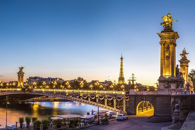 Seine River Dinner Cruise with Live Singer by VIP Yacht de Paris - Service quality: generally attentive, sometimes uneven