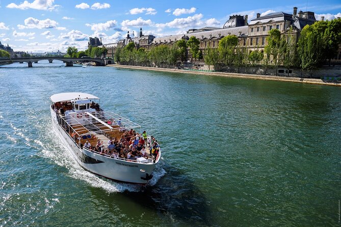 Seine River Guided Cruise by Vedettes de Paris - From Eiffel Tower to Palais de Chaillot: the Stop-by-Stop View