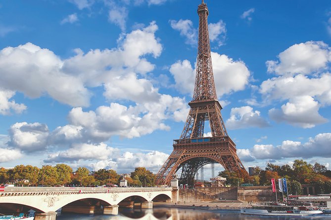 Seine River Guided Cruise Champagne Option by Vedettes de Paris - Timing Tips: When to Go for Better Views and a Smoother Ride
