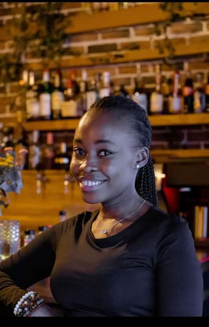 Sip your way through Paris Night life - The group dynamic: games first, awkward moments last