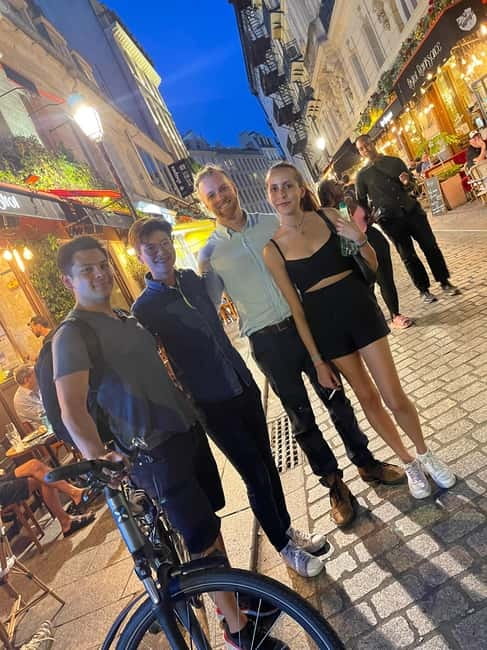 Sip your way through Paris Night life - Who this Paris meetup is best for