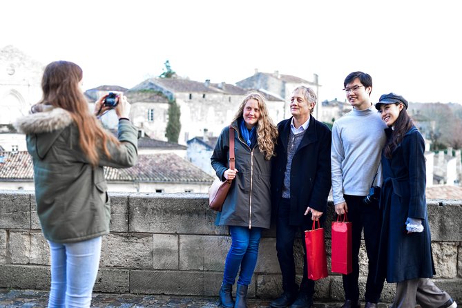 St-Emilion & Médoc Wine Day Tour: Chateaus, Tastings and Lunch - Lunch, water, and pacing for a 9-hour day