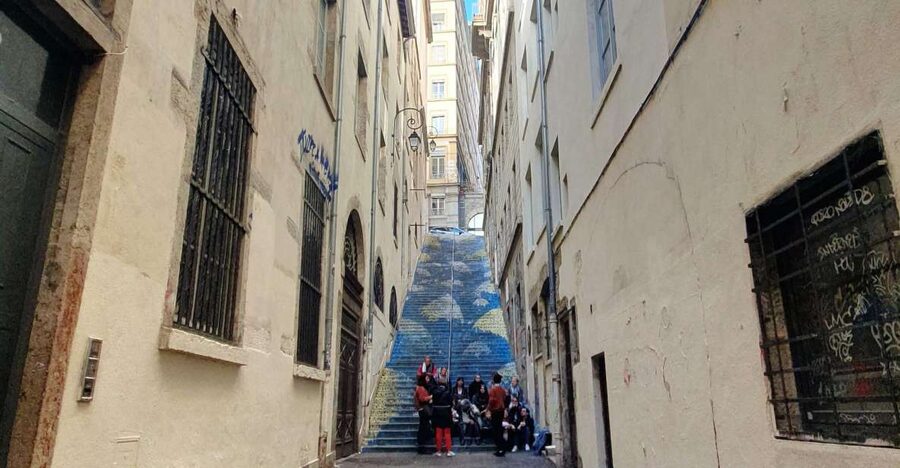 Storytelling tour of Croix-Rousse in French - Where Croix-Rousse turns history into a walking story