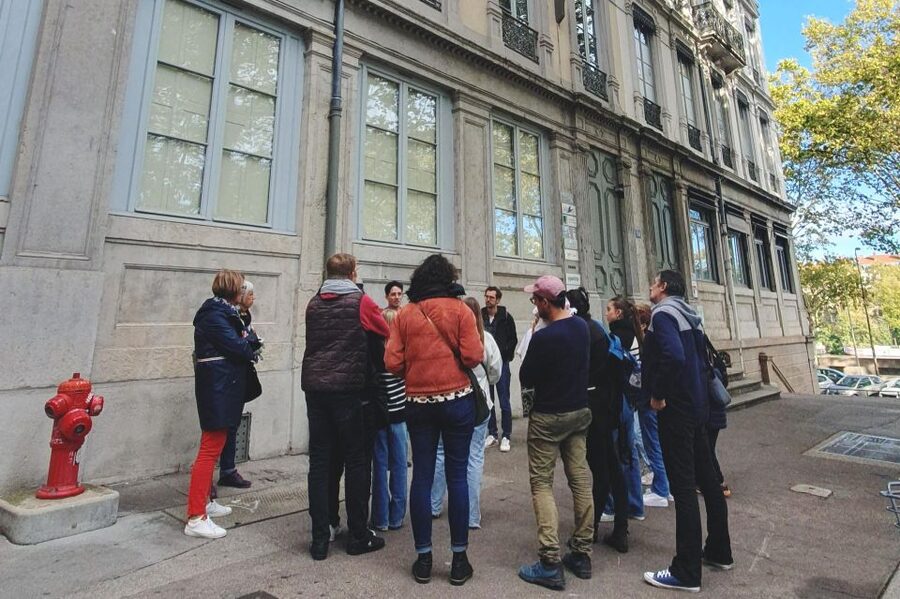 Storytelling tour of Croix-Rousse in French - The traboules, and why people used them