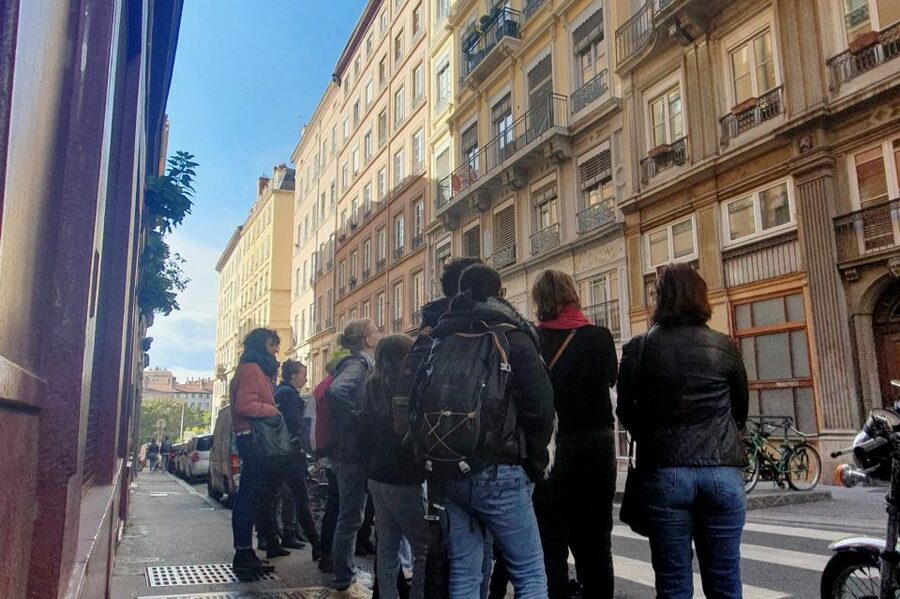 Storytelling tour of Croix-Rousse in French - Silk in Lyon: from workshops to revolt pressure