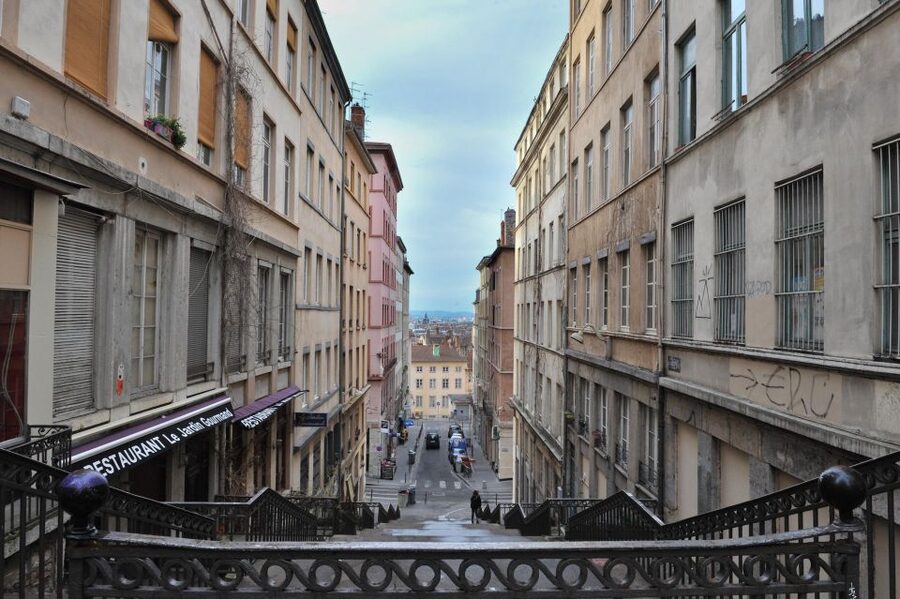 Storytelling tour of Croix-Rousse in French - Finding the start point on Rue du Bon Pasteur