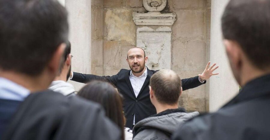 Storytelling tour of the Vieux-Lyon in French - How long is 90 minutes, and where it feels short
