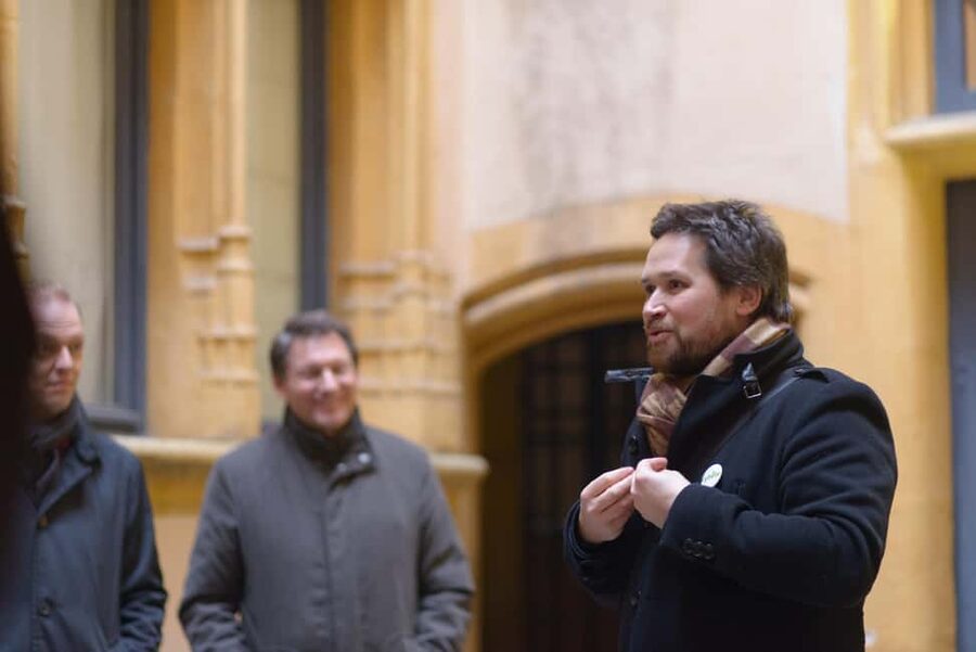 Storytelling tour of the Vieux-Lyon in French - Price and value: about $20 for story-driven access