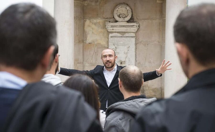 Storytelling tour of the Vieux-Lyon in French - Vieux-Lyon’s cobblestones and why you should wear the right shoes