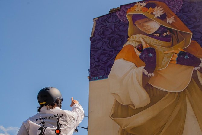 Street Art tour in Paris - Discover Paris murals ! - The third photo stop: stay ready for another mural moment
