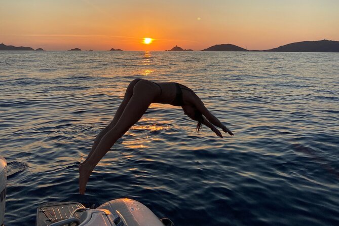 Sunset boat cruise with Aperitif at the Sanguinary Islands - Small speedboat style: limited lounging, big fun