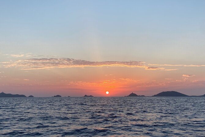 Sunset boat cruise with Aperitif at the Sanguinary Islands - Meet Lionel and the guide vibe you want