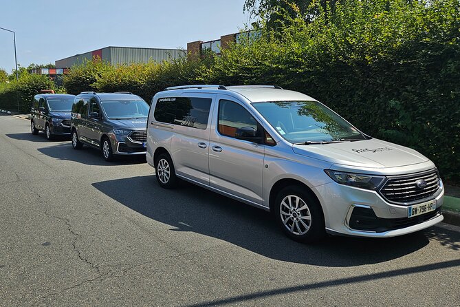 SUV Private Transfer: Paris to Charles de Gaulle Airport (CDG) - Inside the Ride: Air-Conditioned Hybrid Cars and Real Luggage Space