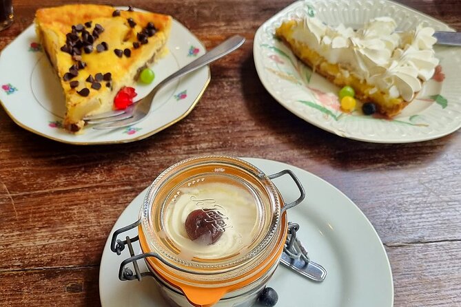 Taste Avignon – A Full French Culinary Tour by Do Eat Better - Rue de la République: roasted cheese with honey (the signature moment)