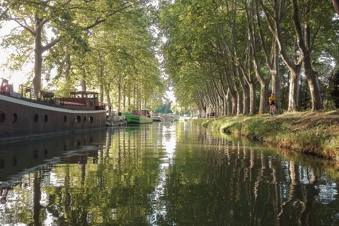 The essential of Toulouse by bike - Stop 2 and 3: Place de la Trinité and Place Roger Salengro