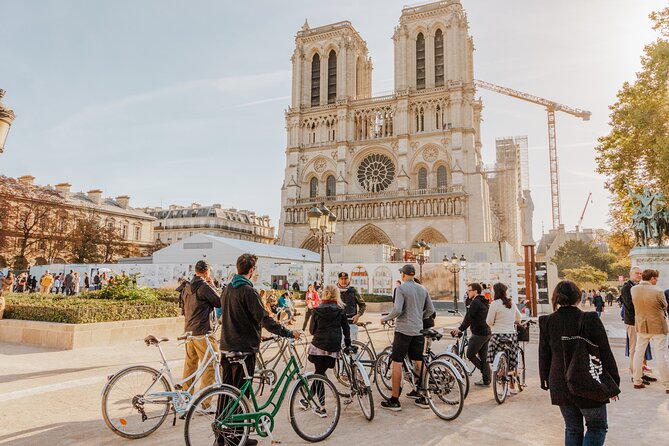 The Paris Monuments Tour - Your bike setup, guide style, and what riding feels like