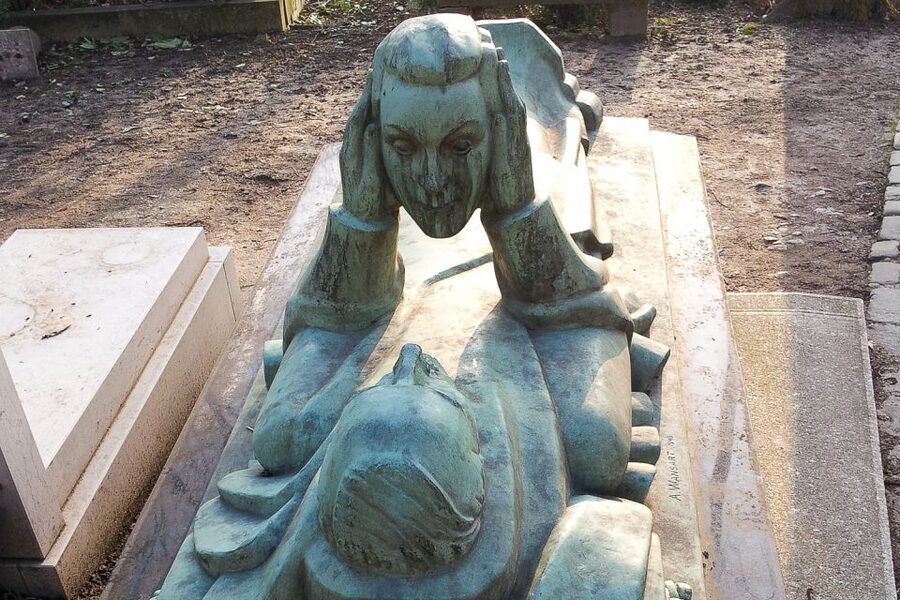 The Père Lachaise Cemetery: Guided 2-Hour Small-Group Tour - Père Lachaise is famous for a reason, and the guide makes it make sense
