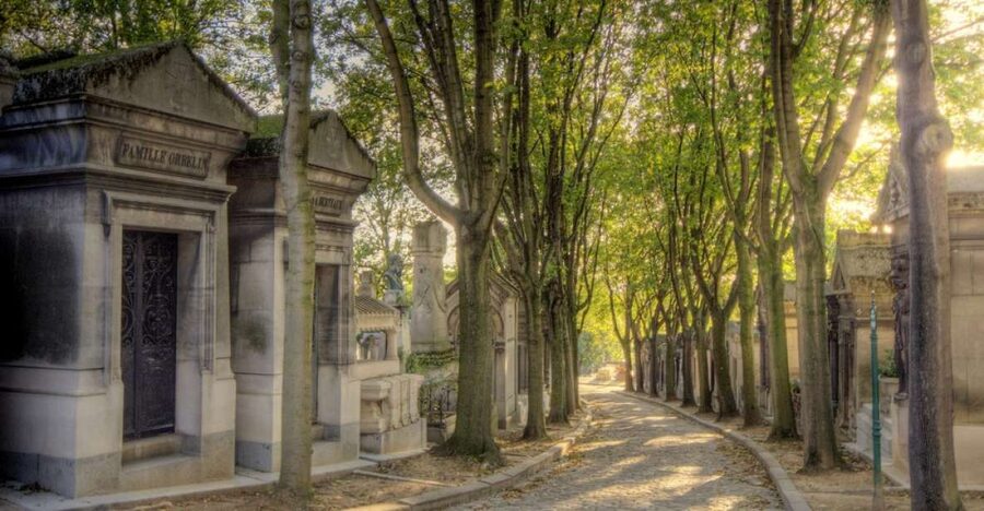 The Père Lachaise Cemetery: Guided 2-Hour Small-Group Tour - What the licensed guide does that you cannot DIY in two hours