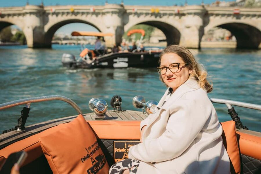 Top Private Cruises in Paris with Champagne + more surprises - Tips to make your Seine cruise run smoothly