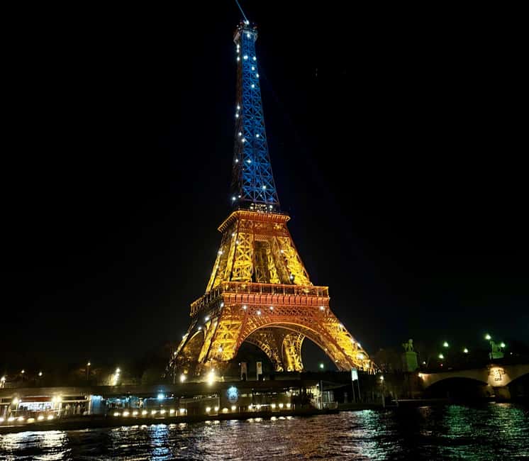 Top Private Cruises in Paris with Champagne + more surprises - Champagne, your own snacks, and what to pack