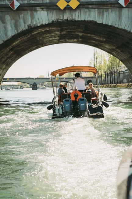 Top Private Cruises in Paris with Champagne + more surprises - The Seine route: Eiffel Tower to Notre-Dame, in a smooth loop