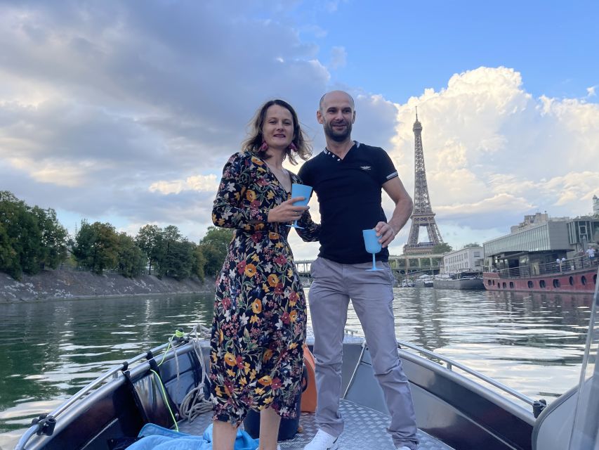 Top Private Cruises in Paris with Champagne + more surprises - Pont Neuf and the photo advantage you actually feel