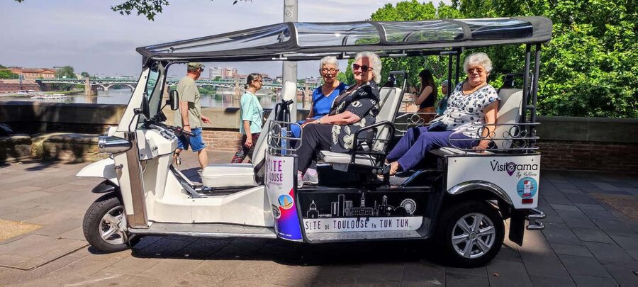Toulouse: Electric Tuk-Tuk Tour with Photo Stops and Audio - Key things you will like on this Toulouse electric tuk-tuk