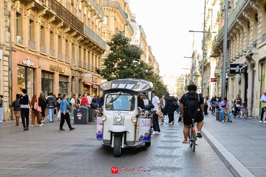 Toulouse: Electric Tuk-Tuk Tour with Photo Stops and Audio - Why Toulouse by electric tuk-tuk is such an easy win