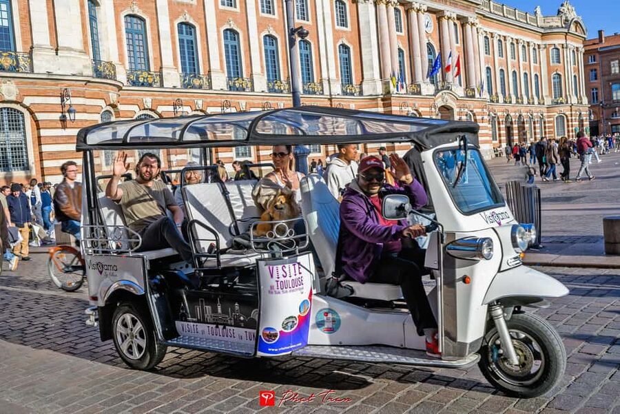 Toulouse: Electric Tuk-Tuk Tour with Photo Stops and Audio - Photo stops: how to get the most in limited time