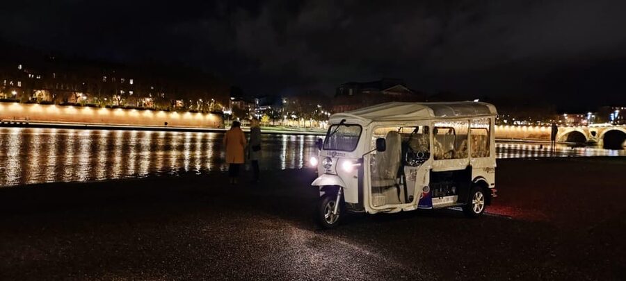 Toulouse: Electric Tuk-Tuk Tour with Photo Stops and Audio - A couple of practical things to plan for