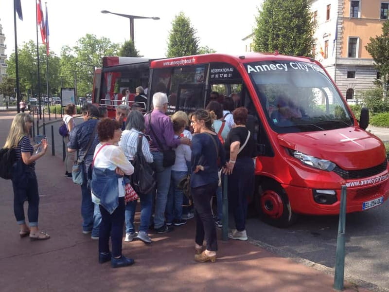 Tour of Annecy by convertible bus - The 9-language audio guide, so you do not miss the story