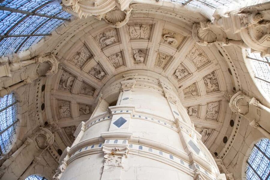 Tours/Amboise: Chambord, Chenonceau Day Trip & Wine Tasting - Lunch in Amboise: Plan for Your Own Meal Break