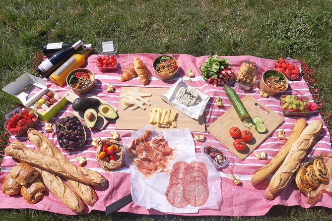 Versailles Bike Tour with Market, Gardens & Guided Palace Tour - Grand Canal picnic time: where to reset before the palace rooms