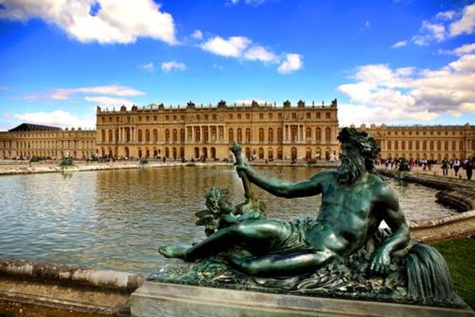 Versailles Château and Gardens Walking Tour - Crowds, queue reality, and how to make timed entry work
