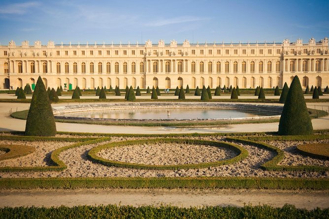 Versailles Domain Bike Tour with Palace Entry by Train from Paris - From Marais to the Versailles gates: the start that sets the pace