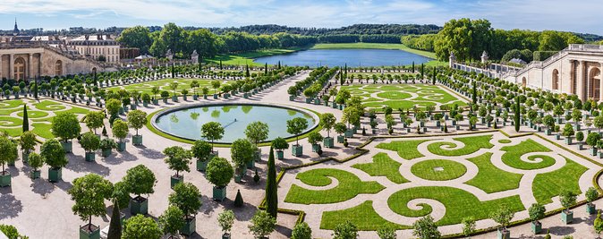 Versailles Domain Small-Group Guided Tour from Paris - Crowds, queues, and realistic pacing for a 4.5-hour day