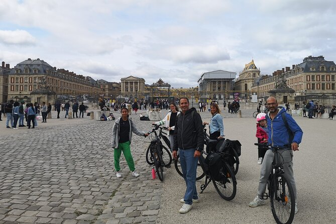 Versailles Full-Day Electric Bike Tour : Market, Picnic & Palace - The Notre Dame market: your lunch plan turns into a highlight